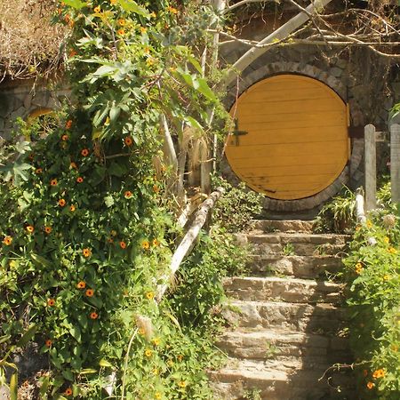 The Hobbit La Comarca Hotel Nueva San Salvador Esterno foto