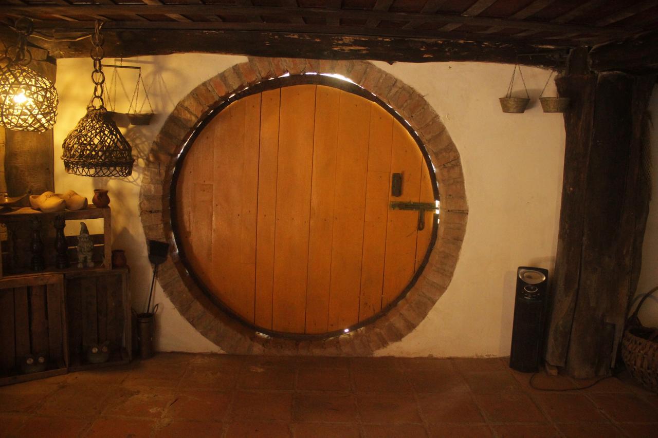 The Hobbit La Comarca Hotel Nueva San Salvador Esterno foto