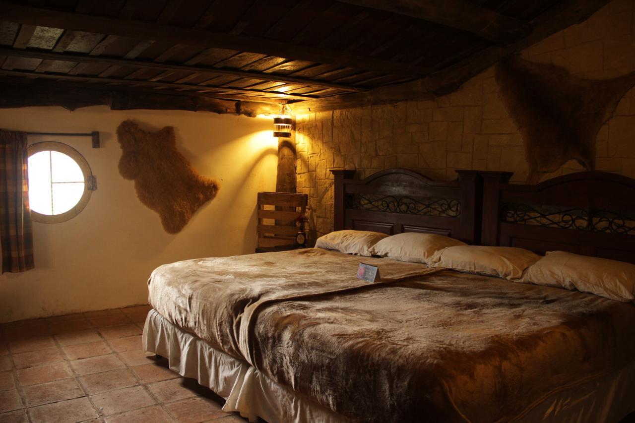 The Hobbit La Comarca Hotel Nueva San Salvador Esterno foto