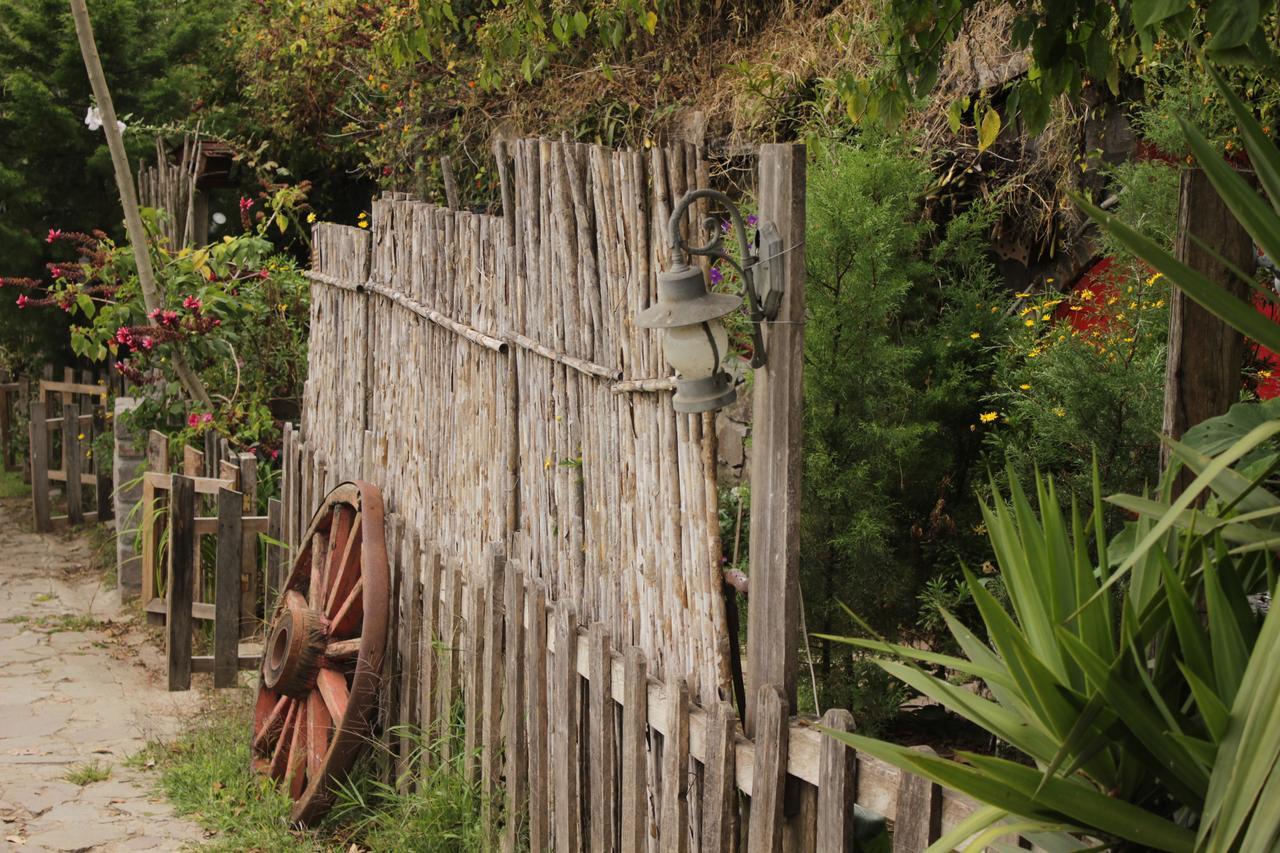 The Hobbit La Comarca Hotel Nueva San Salvador Esterno foto